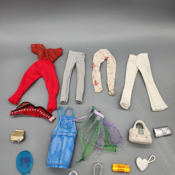 Barbie Dolls Lot w/ 3 Dolls, 30+ Clothes & Accessories Mixed Outfits - Picture 6 of 16